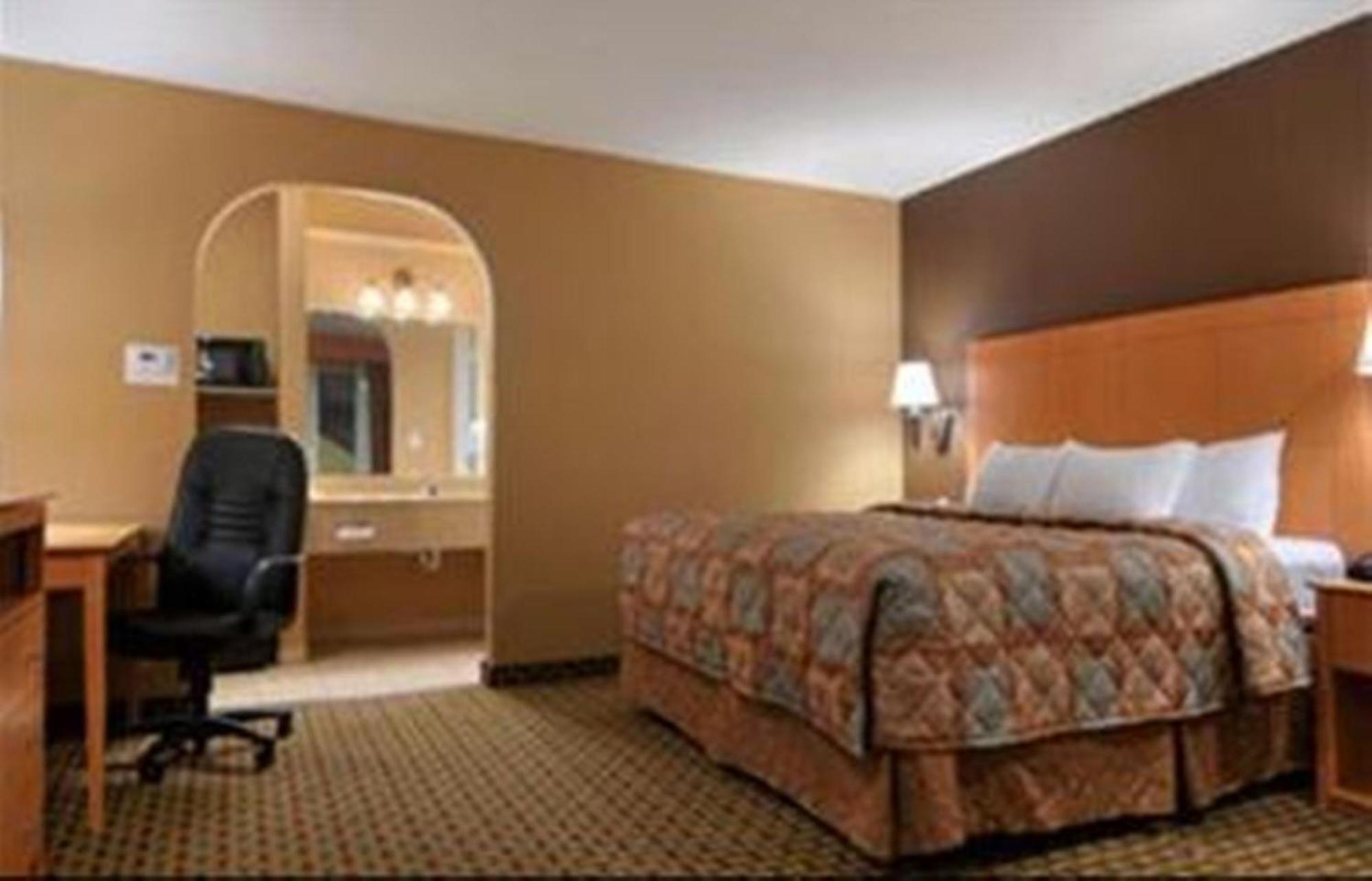 Days Inn By Wyndham Lubbock South Екстериор снимка