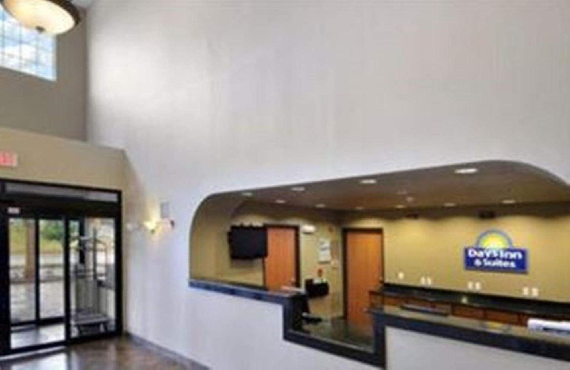 Days Inn By Wyndham Lubbock South Екстериор снимка