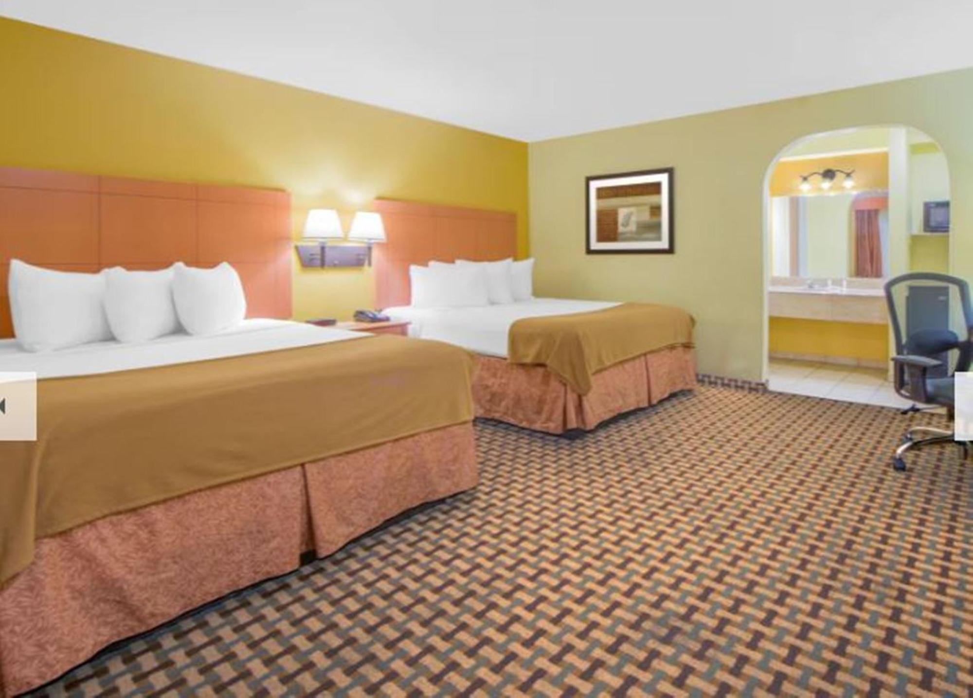 Days Inn By Wyndham Lubbock South Екстериор снимка