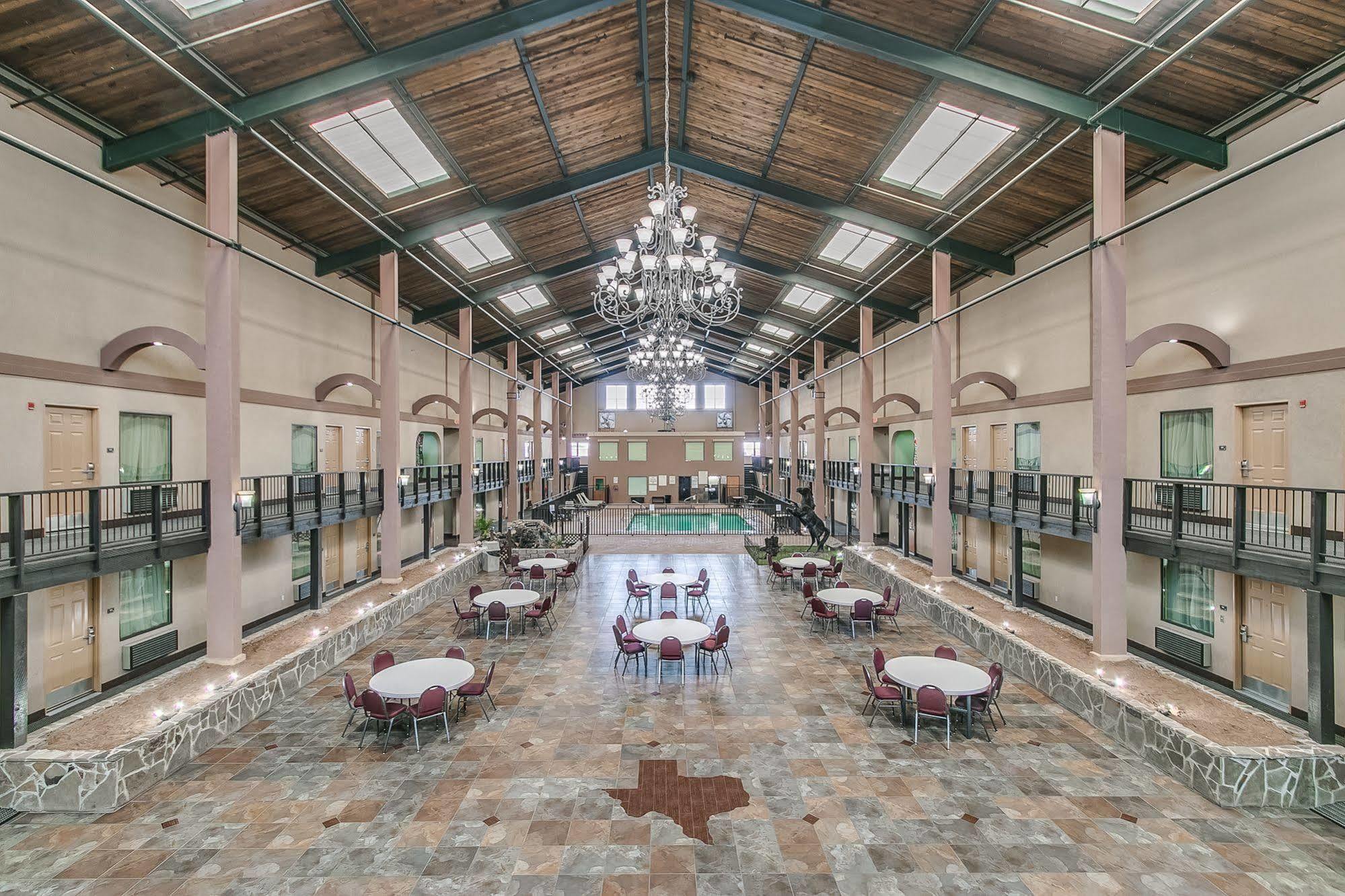 Days Inn By Wyndham Lubbock South Екстериор снимка