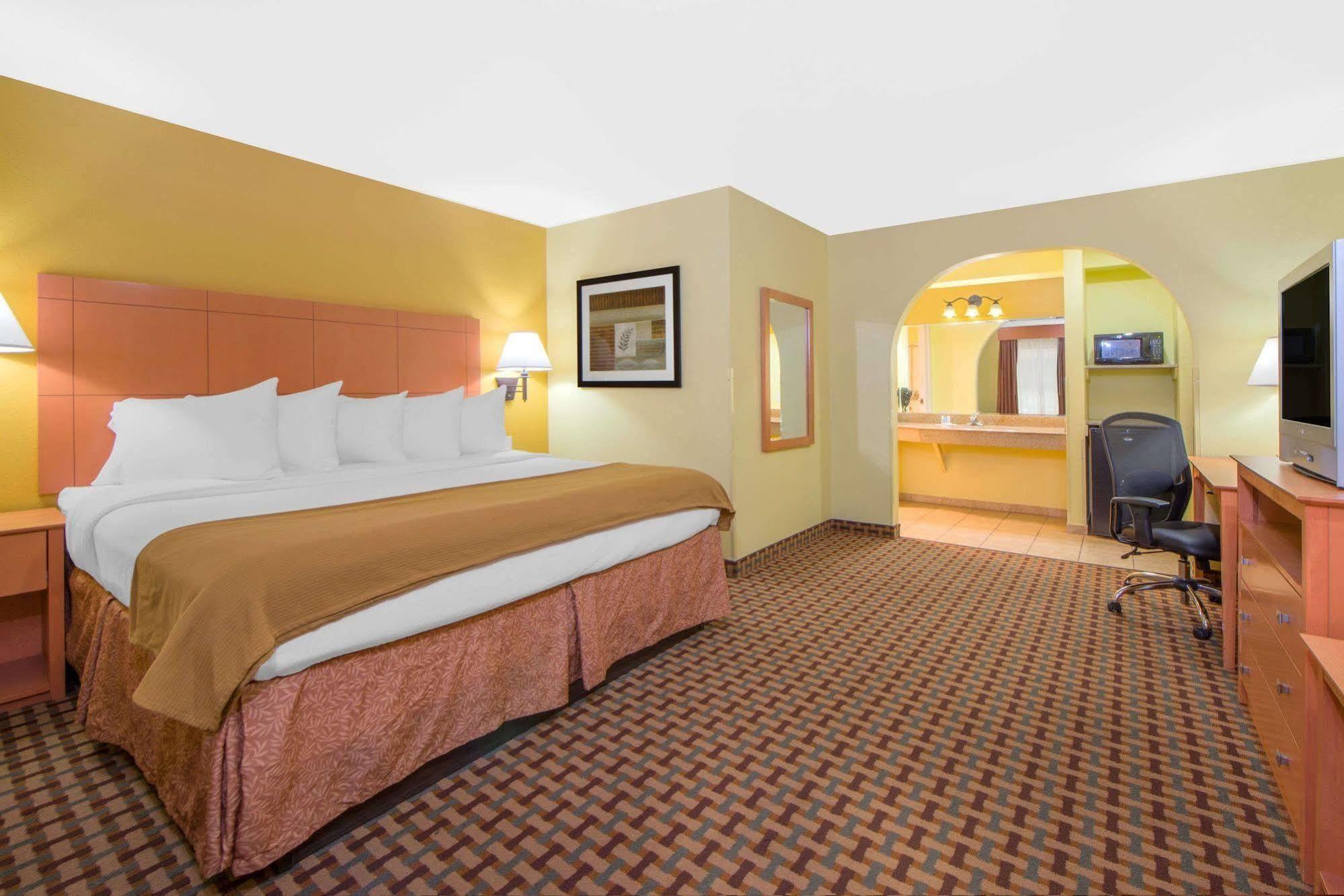 Days Inn By Wyndham Lubbock South Екстериор снимка