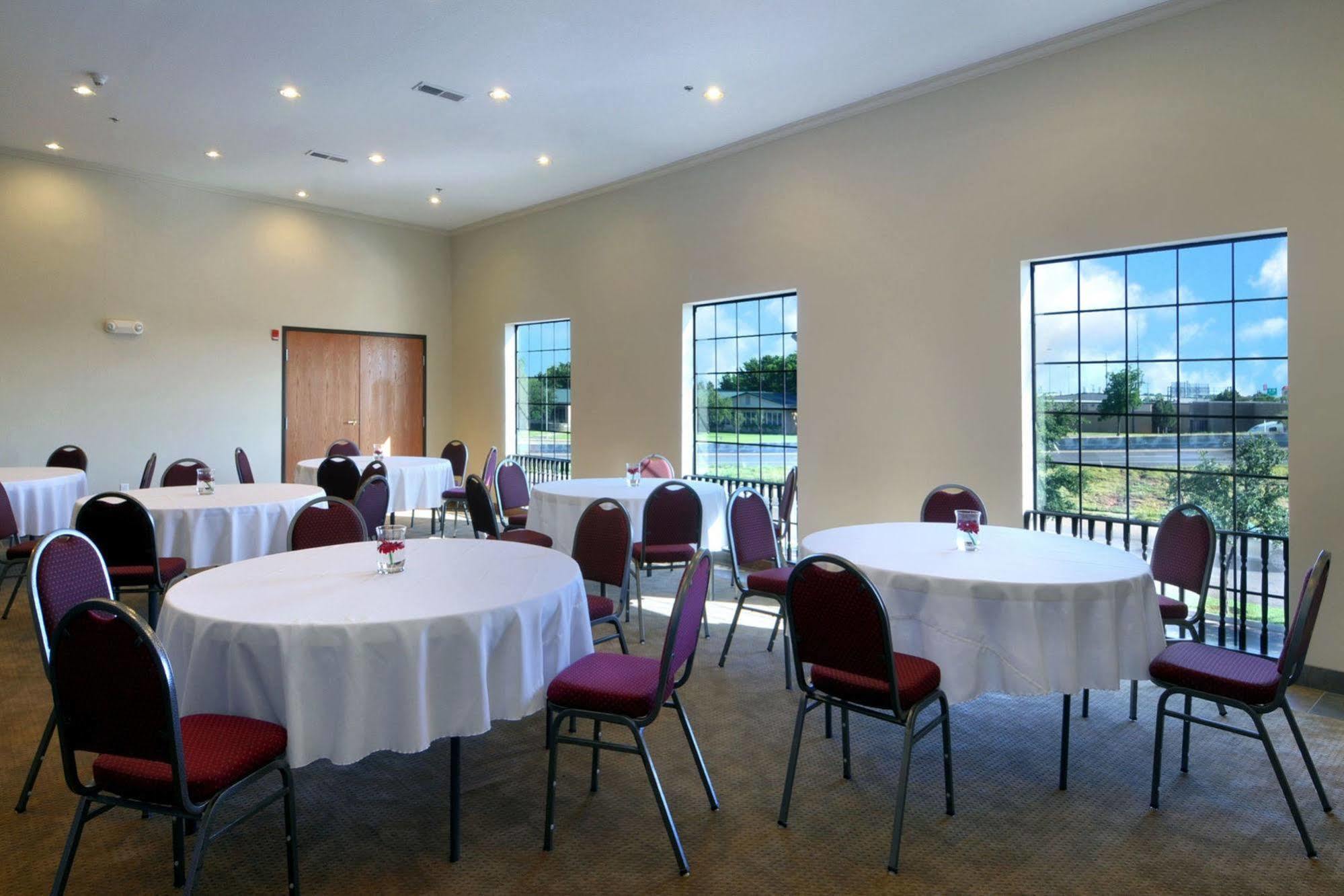 Days Inn By Wyndham Lubbock South Екстериор снимка